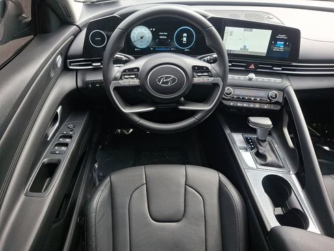 Used 2023 Hyundai Elantra Limited FWD image 11