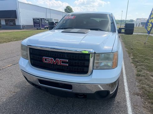 Used 2011 GMC Sierra 2500 W/T AWD/4WD image 4