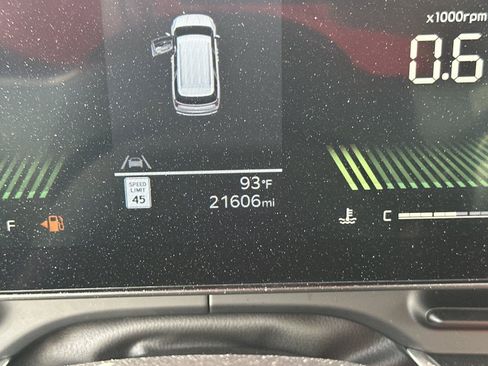 Used 2026 Kia Carnival FWD image 13