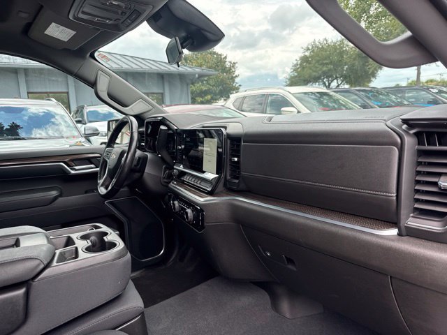 Used 2022 Chevrolet Silverado 1500 LT AWD/4WD image 10