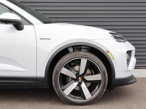 New 2026 Porsche Macan 4 Electric AWD/4WD image 11