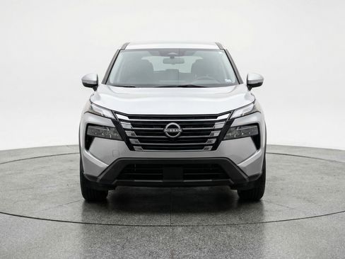 Used 2025 Nissan Rogue SV image 2