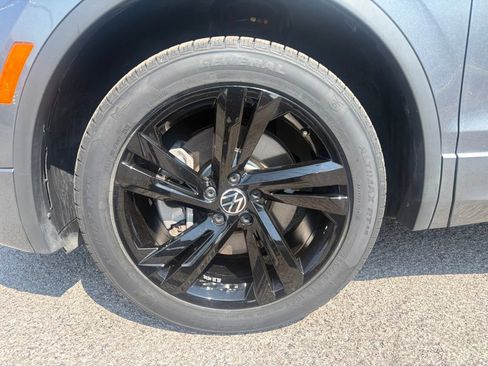 Used 2023 Volkswagen Tiguan SE R-Line FWD image 8