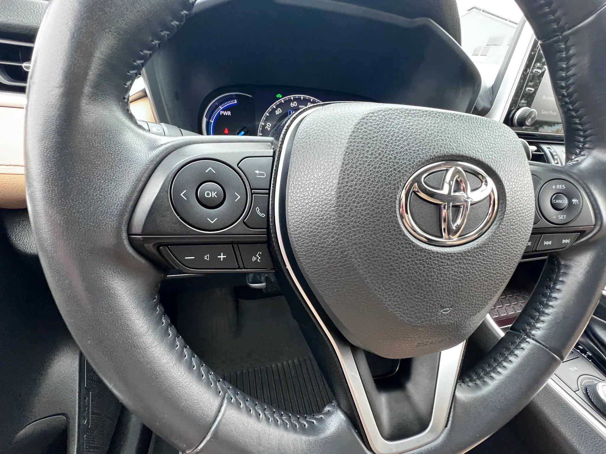 Used 2020 Toyota RAV4 Limited w/ All Weather Liner Package AWD/4WD image 31