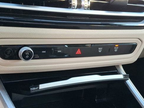 Used 2023 BMW 330i xDrive Sedan w/ Premium Package image 14