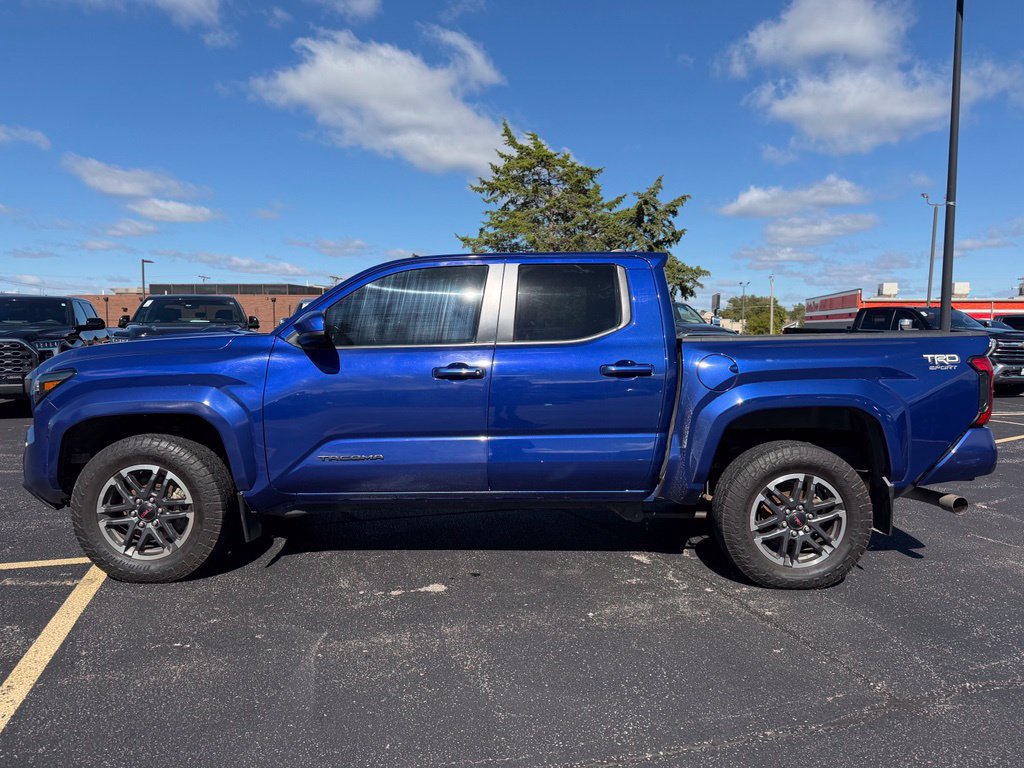 Used 2024 Toyota Tacoma TRD Sport AWD/4WD image 4