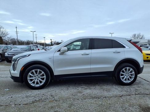 Used 2023 Cadillac XT4 Luxury w/ Cold Weather Package image 8