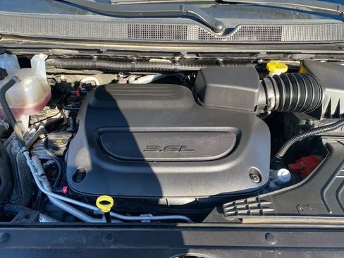 Used 2024 Chrysler Pacifica Touring-L FWD image 20