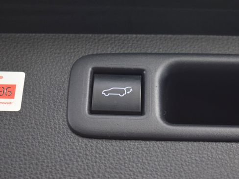 Used 2021 Toyota Highlander LE image 14