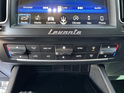 Used 2018 Maserati Levante GranSport image 17