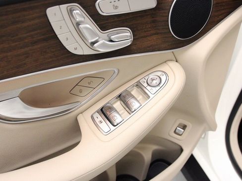 Used 2021 Mercedes-Benz GLC 300 4MATIC image 22