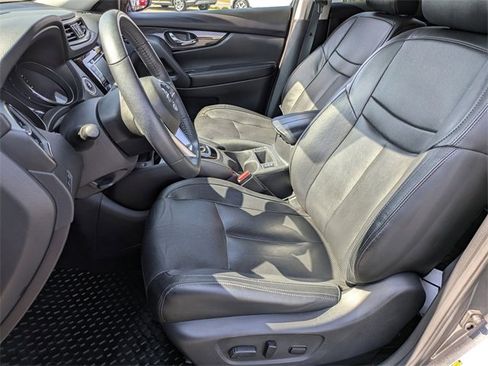 Used 2019 Nissan Rogue SL w/ Premium Package image 13