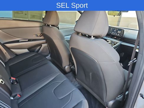 Used 2025 Hyundai Elantra Sport FWD image 16