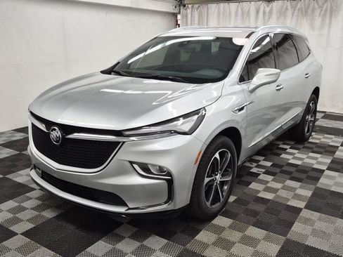 Used 2022 Buick Enclave Essence w/ Sport Touring Edition image 3