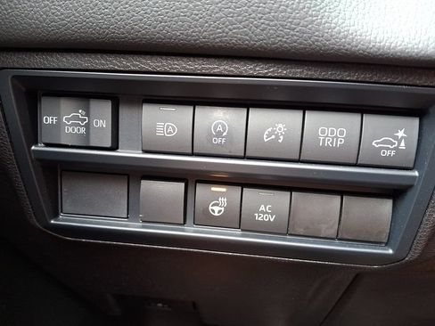 Used 2024 Toyota Tundra Limited AWD/4WD image 24