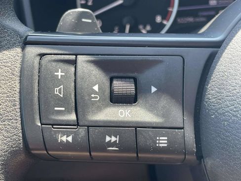 Used 2023 Nissan Rogue S FWD image 21