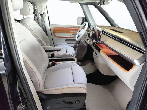 New 2025 Volkswagen ID. Buzz Pro S Plus image 43