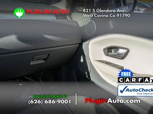 Used 2017 Land Rover Range Rover Evoque SE image 16