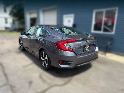 Used 2017 Honda Civic Touring image 3