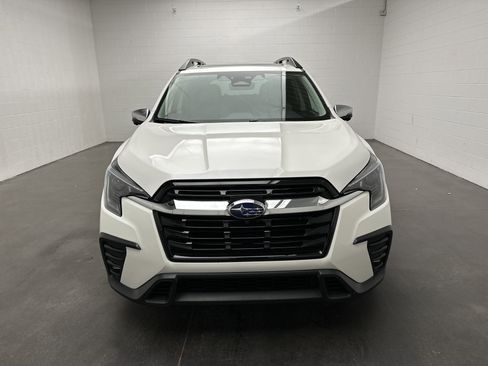 Used 2023 Subaru Ascent Limited w/ Technology Package AWD/4WD image 3