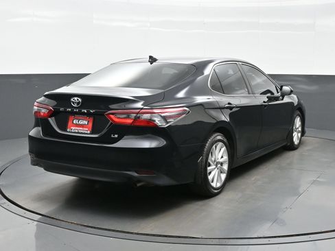 Used 2022 Toyota Camry LE FWD image 6