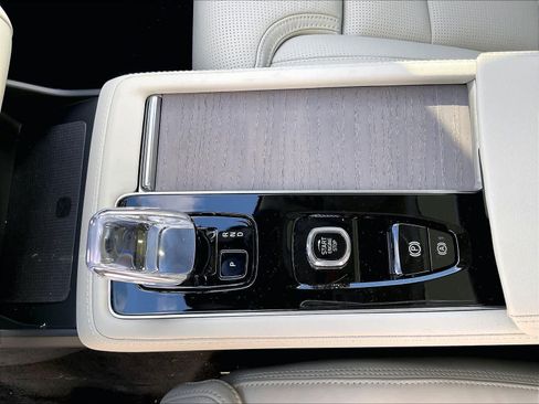 New 2026 Volvo XC90 T8 Ultra w/ Protection Package Premier image 10