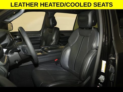 Used 2022 Jeep Wagoneer Series III w/ Flexible Seating Group AWD/4WD image 3