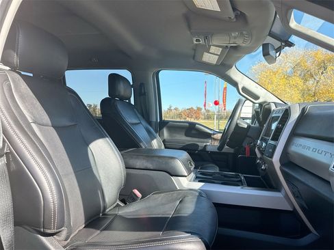 Used 2019 Ford F350 Lariat w/ Chrome Package image 31