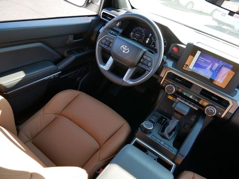 Certified 2025 Toyota 4Runner TRD Off-Road image 9