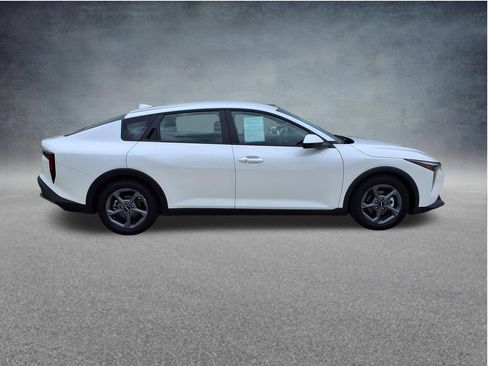 Used 2025 Kia K4 FWD image 9