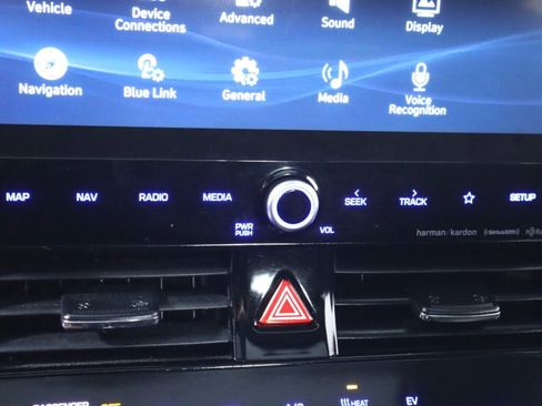 Used 2020 Hyundai Ioniq Limited image 22