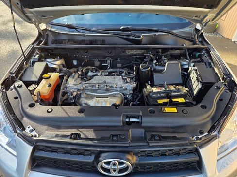 Used 2011 Toyota RAV4 4WD image 28