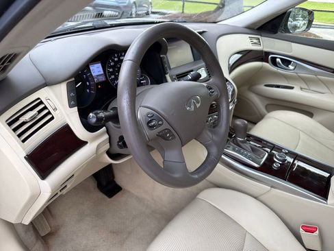 Used 2015 INFINITI Q70 3.7 RWD image 18