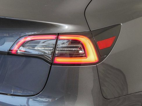 Used 2018 Tesla Model 3 Long Range image 9