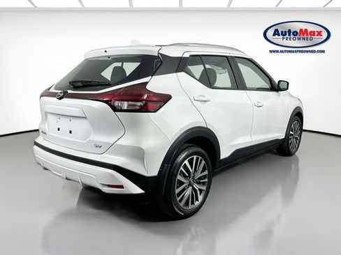 Used 2024 Nissan Kicks SV FWD image 2