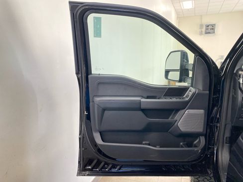 New 2026 Ford F250 Lariat w/ Black Appearance Package image 19