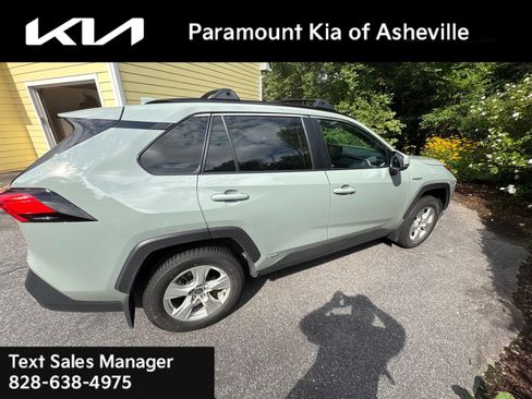 Used 2021 Toyota RAV4 XLE w/ Convenience Package AWD/4WD image 4