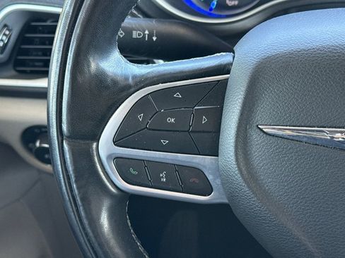 Used 2022 Chrysler Pacifica Touring-L w/ Uconnect Theater Family Group FWD image 37