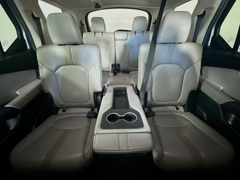 Used 2025 Honda Pilot EX-L image 30
