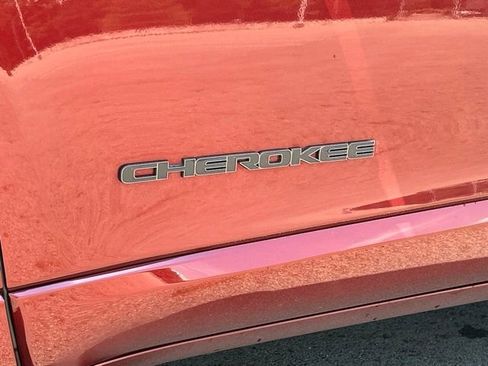 Used 2019 Jeep Cherokee High Altitude AWD/4WD image 10