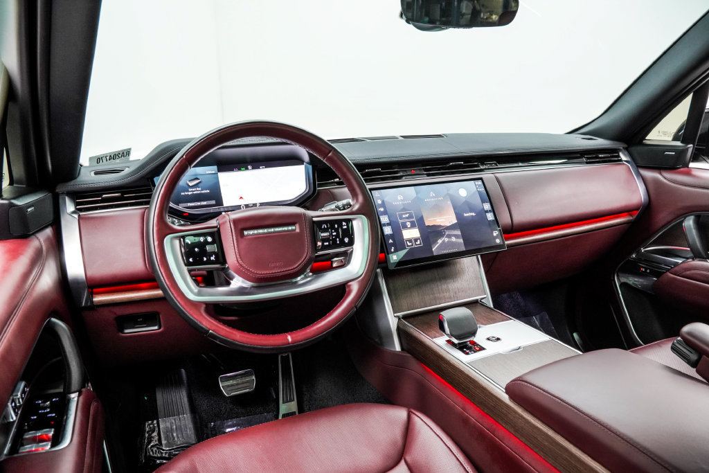 Used 2024 Land Rover Range Rover SE AWD/4WD image 4
