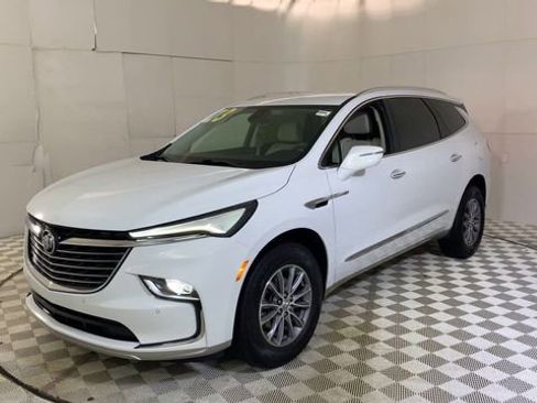 Used 2023 Buick Enclave Essence w/ Trailering Package, 5000 lbs. FWD image 4