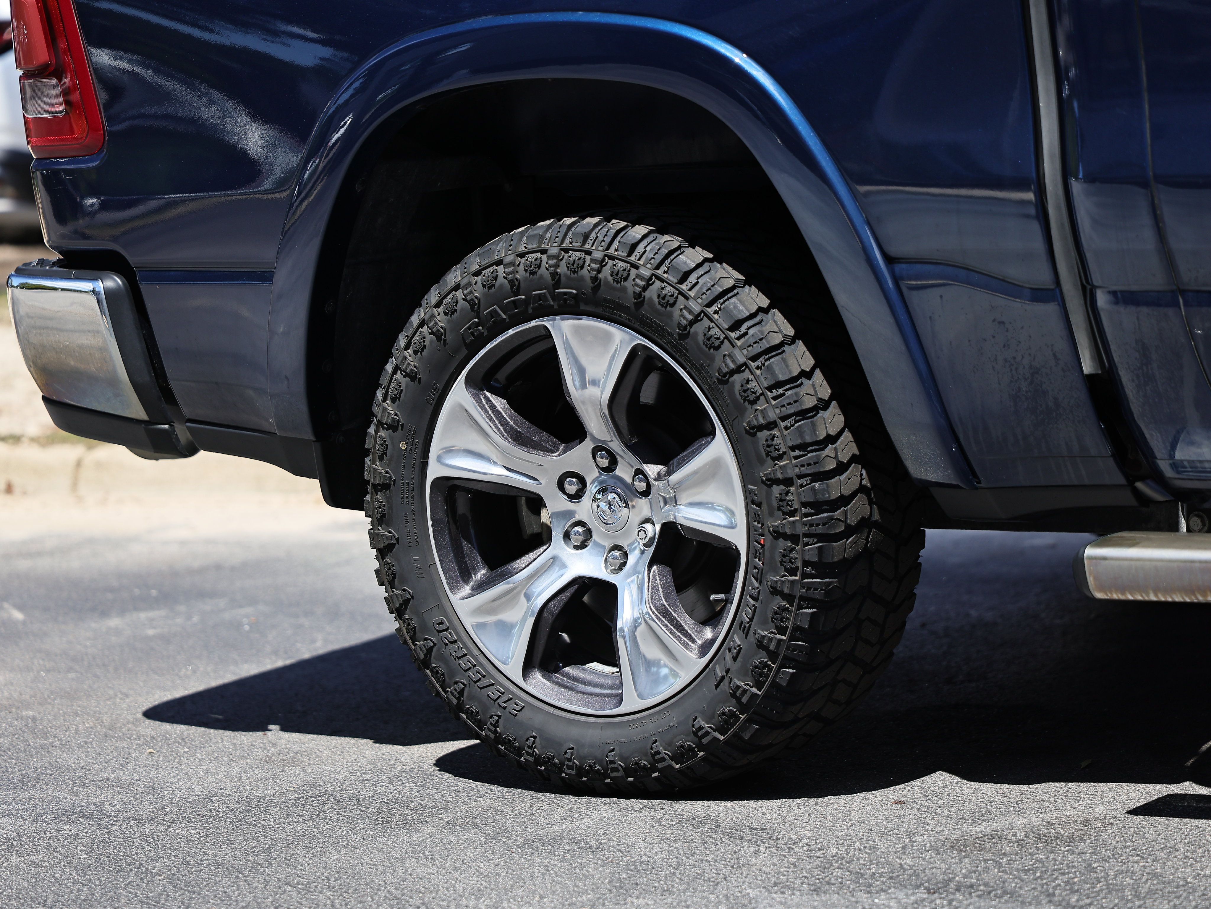 Used 2020 RAM 1500 Laramie AWD/4WD image 5