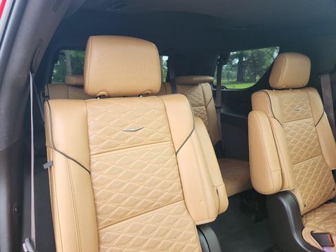 Used 2023 Cadillac Escalade Premium Luxury AWD/4WD image 11
