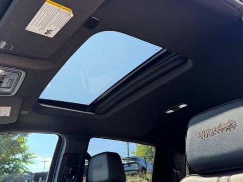 Used 2023 Chevrolet Silverado 1500 High Country w/ High Country Premium Package AWD/4WD image 15