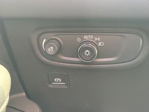 Used 2023 GMC Terrain SLE w/ Driver Convenience Package image 29