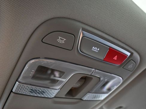Used 2025 Kia Telluride S FWD image 31