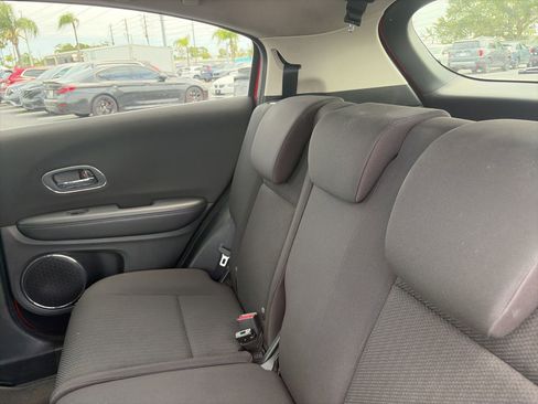 Used 2017 Honda HR-V EX image 9