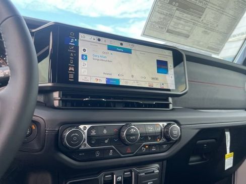 New 2025 Jeep Gladiator Rubicon w/ Convenience Group image 11