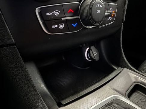 Used 2022 Dodge Charger SXT w/ Leather Interior Group RWD image 18